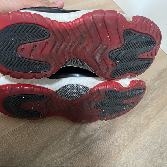 Air Jordan 11 retro (Bred) - Picture 5 of 8